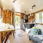 Vendégház Roulotte Du Puits Avec Jacuzzi Et Sauna Privatif 3*