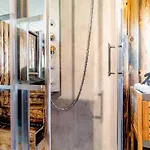 Vendégház Roulotte Du Puits Avec Jacuzzi Et Sauna Privatif