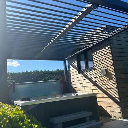 Roulotte Du Puits Avec Jacuzzi Et Sauna Privatif 3*