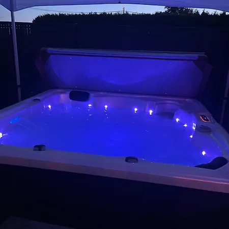 Roulotte Du Puits Avec Jacuzzi Et Sauna Privatif