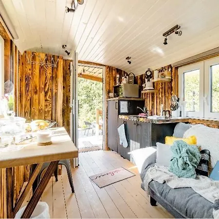 게스트하우스 Roulotte Du Puits Avec Jacuzzi Et Sauna Privatif 3*