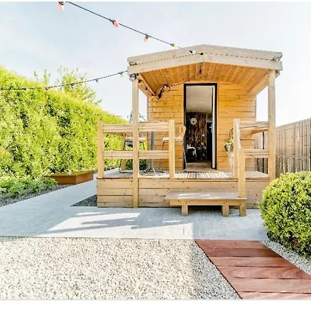 Roulotte Du Puits Avec Jacuzzi Et Sauna Privatif 게스트하우스 3*